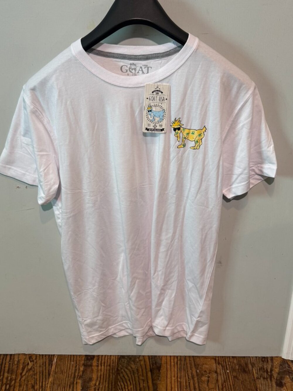 NEW The Goat USA White T- Shirt Size Large Crewneck Pineapple New with Tags NWT